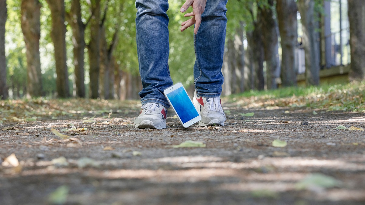 Wertgarantie-Studie: Durchschnittlich zwei Jahre bis Schrott / Elektro- und Haushaltsgeräte gehen recht schnell kaputt: Vor allem Smartphones sind sehr schadensanfällig - Foto: presseportal.de