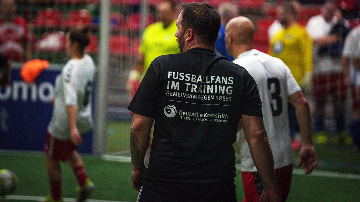XXL-Fan-Turnier von Bayer 04 Leverkusen und Deutscher Krebshilfe / (Ehemals) übergewichtige Fans zeigten ihre Fitness auf dem Spielfeld - Foto: presseportal.de