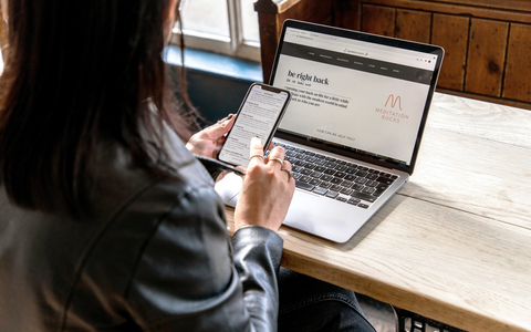 GoDaddy-Umfrage: Mehrheit der Deutschen sieht KI-Revolution in der Arbeitswelt / Neues KI-gestütztes Digital Marketing Tool soll Start-ups und Kleinunternehmen stärken - Foto: presseportal.de