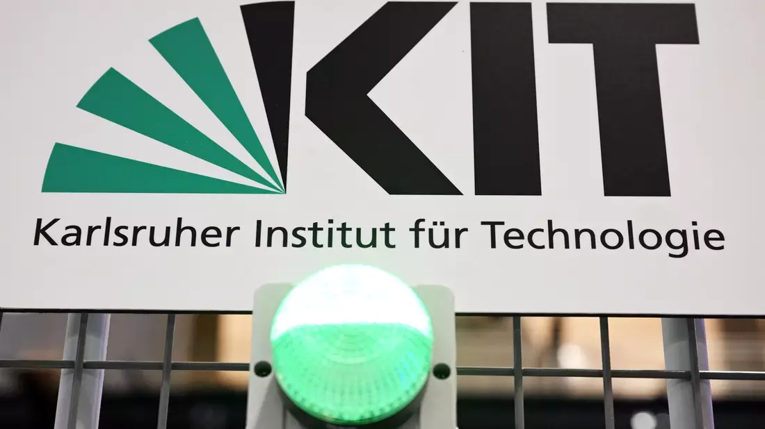 Das Karlsruher Institut für Technologie hat Müll auf sogenannte Ewigkeitschemikalien untersucht. - Bild: Uli Deck/dpa