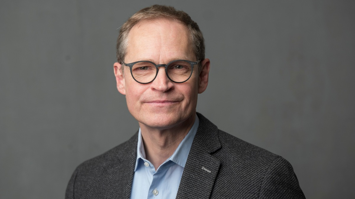 Semesterstart mit neuen Hochschulratsmitgliedern / MdB Michael Müller und Stephan M. Brandt beraten die weißensee kunsthochschule berlin - Foto: presseportal.de