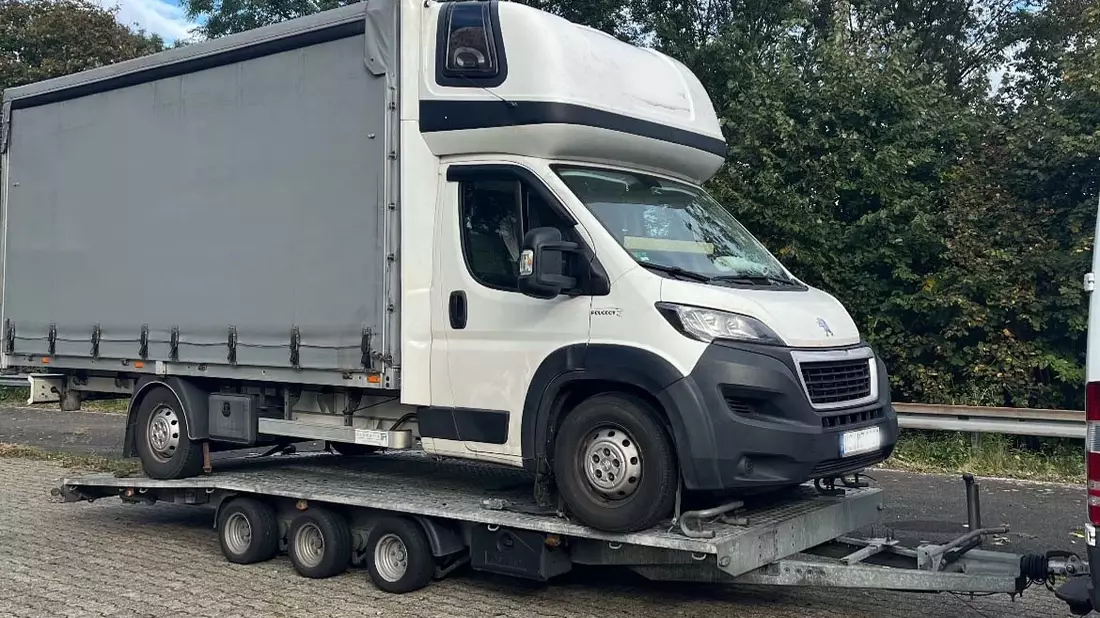 POL-MG: Lkw auf Anhänger: Verkehrsdienst unterbindet gefährliche Fahrt - Bild: presseportal.de
