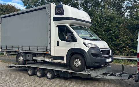 POL-MG: Lkw auf Anhänger: Verkehrsdienst unterbindet gefährliche Fahrt - Foto: presseportal.de