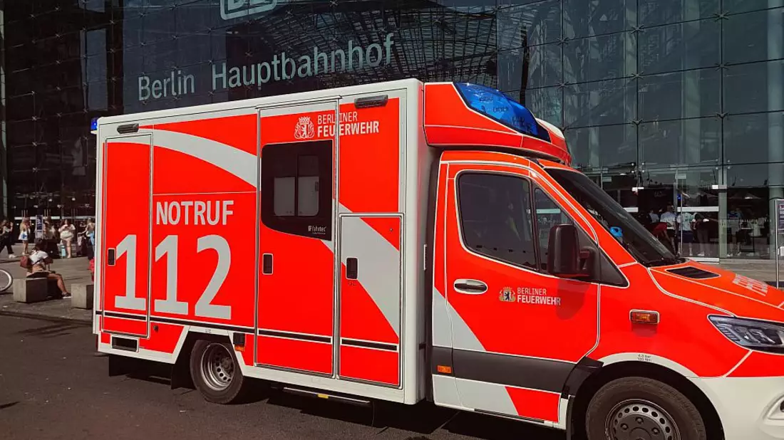 Rettungswagen vor Berliner Hauptbahnhof (Archiv) - Bild: über dts Nachrichtenagentur