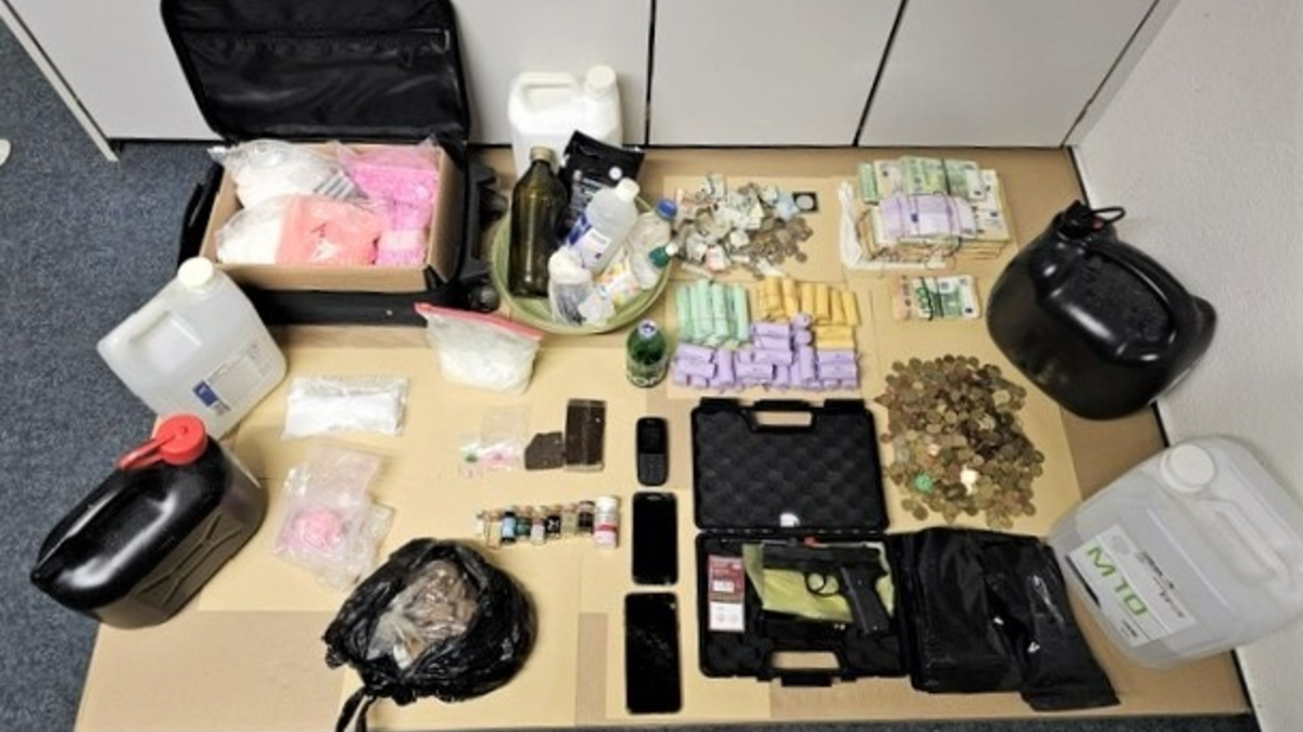 POL-K: 241014-6-K Schlag gegen organisierten Drogenhandel am Ebertplatz - diverse Betäubungsmittel und Bargeld sichergestellt, drei Festnahmen - Foto: presseportal.de