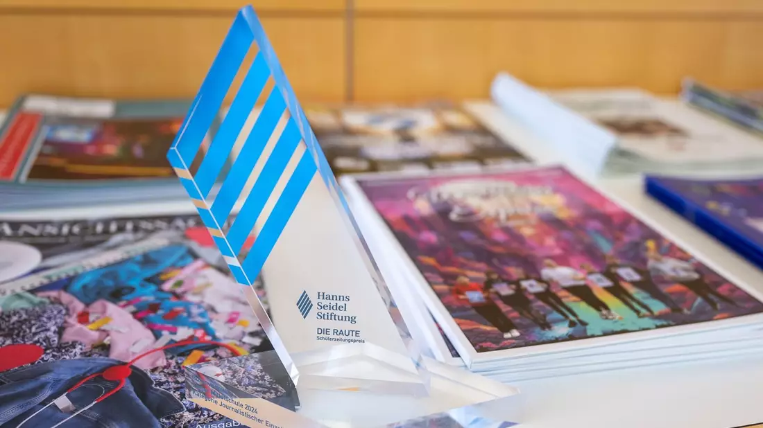 16 Schülerzeitungen im Rampenlicht / Hanns-Seidel-Stiftung verleiht Die Raute an Nachwuchsjournalisten / Markus Ferber: Journalismus hat eine hohe Verantwortung in einer Demokratie. - Bild: presseportal.de