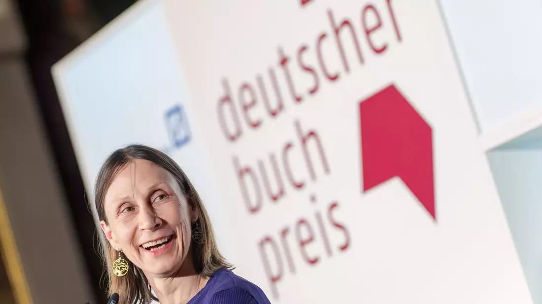 Für «Hey guten Morgen, wie geht es dir?» ist die Leipziger Autorin Martina Hefter mit dem Deutschen Buchpreis ausgezeichnet worden. - Bild: Andreas Arnold/dpa