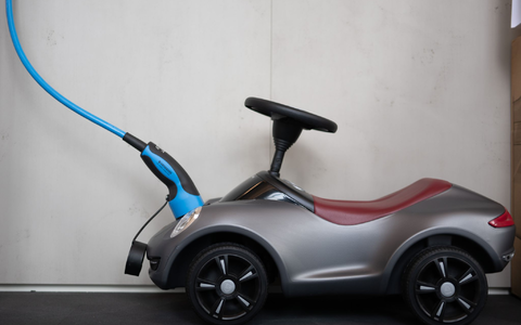 In diesem Jahr könnte der E-Auto-Anteil laut HUK bundesweit so langsam wachsen wie seit vier Jahren nicht mehr. - Foto: Sebastian Gollnow/dpa