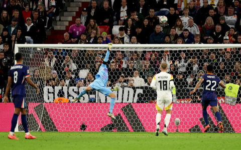 Das 100. Länderspiel ist für Kapitän Joshua Kimmich ein Heimspiel in München. - Foto: Christian Charisius/dpa