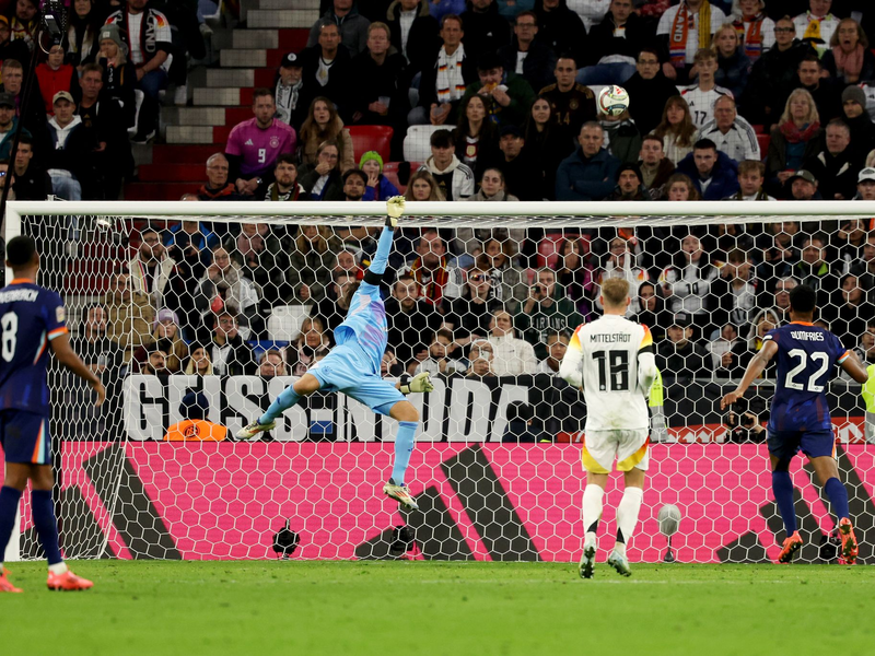 Das 100. Länderspiel ist für Kapitän Joshua Kimmich ein Heimspiel in München. - Foto: Christian Charisius/dpa