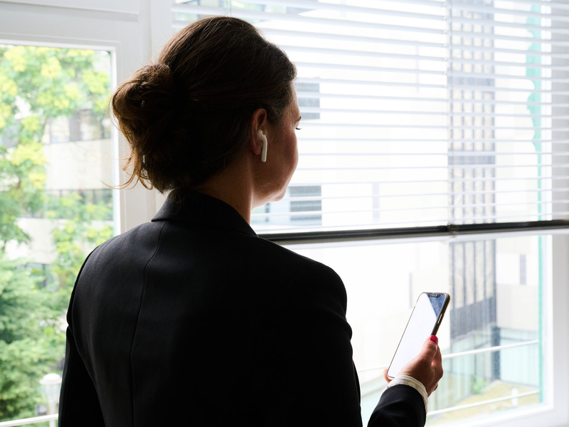 Im Vergleich zu anderen westlichen Industrieländern hinkt Deutschland beim Frauenanteil in Führungsetagen weiter hinterher. (Symbolbild) - Foto: Annette Riedl/dpa