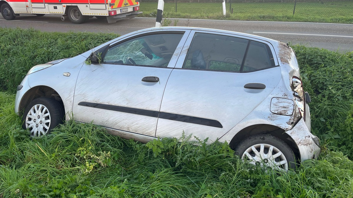 POL-COE: Coesfeld, Stevede/ Auto überschlägt sich, Lkw-Fahrer fährt weiter - Foto: presseportal.de