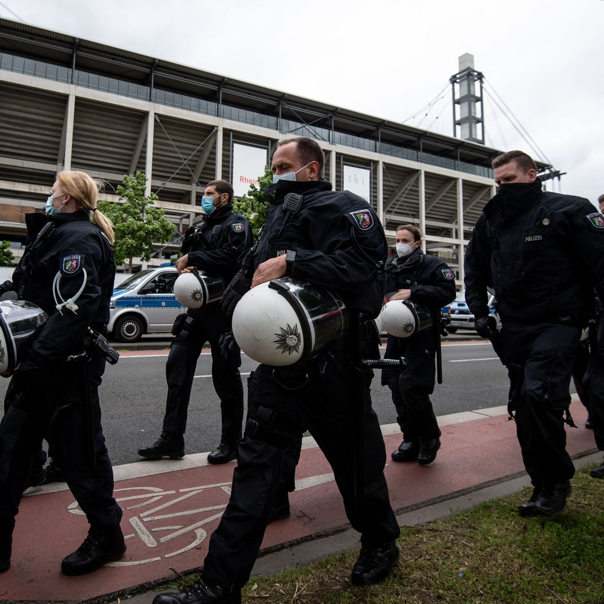 Die Sicherheit rund um Stadien und in den Arenen ist immer wieder Thema. - Foto: Marius Becker/Deutsche Presse-Agentur GmbH/dpa