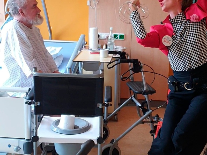 Neues Format: ROTE NASEN Clowns auf der Erwachsenenonkologie des Evangelischen Waldkrankenhauses in Berlin - Foto: presseportal.de