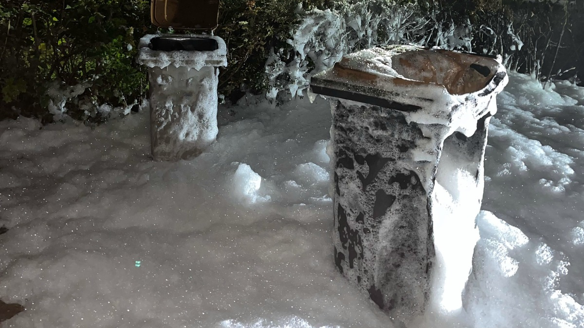 POL-MI: Mülltonnen brennen ab - Polizei sucht Zeugen - Foto: presseportal.de