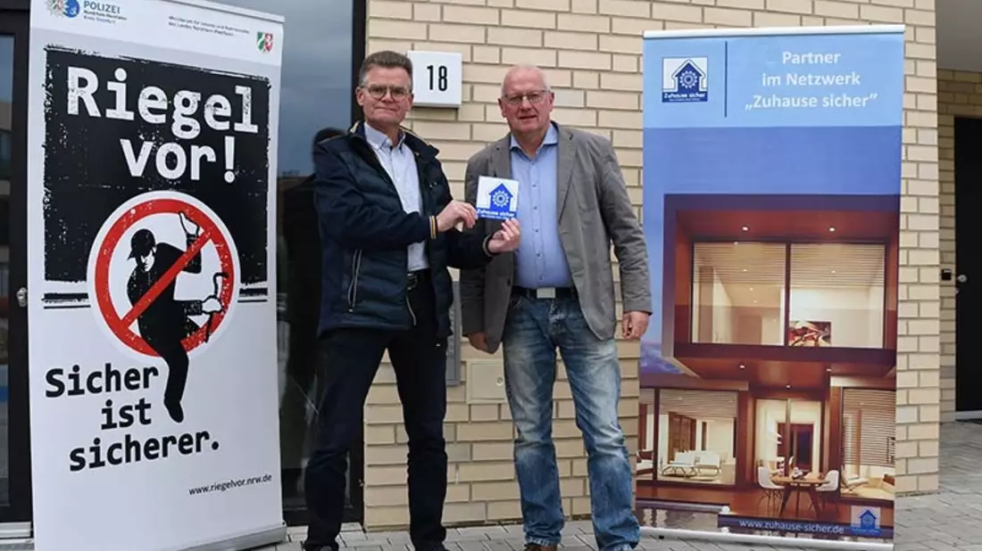POL-ST: 50. Plakette Zuhause sicher für den Wohnungsverein Rheine eG - Bild: presseportal.de