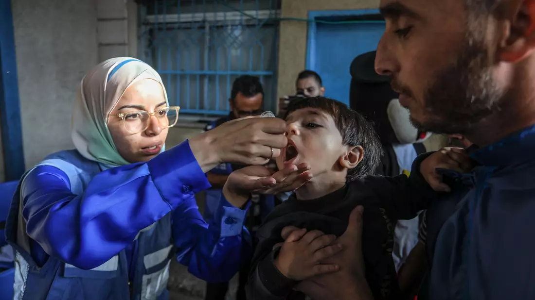 Die WHO fürchtet, dass einige Kinder bei der zweiten Impfrunde im Norden des Gazastreifens nicht mehr erreicht werden können. (Archivbild) - Bild: Abed Rahim Khatib/dpa