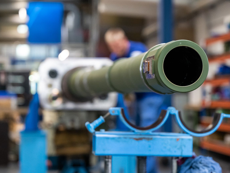 In Italien will Rheinmetall bald zusammen mit dem Rüstungskonzern Leonardo andere Panzer herstellen. - Foto: Philipp Schulze/dpa