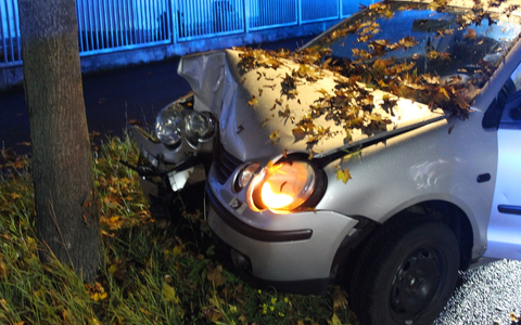 POL-SU: Von regennasser Fahrbahn abgekommen - Foto: presseportal.de