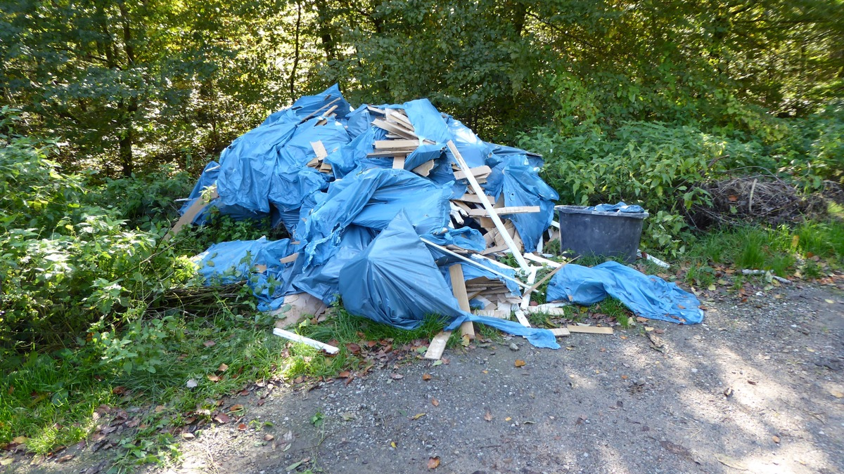 POL-FR: Waldshut-Tiengen: Illegale Müllablagerung - Polizei sucht Zeugen - Foto: presseportal.de