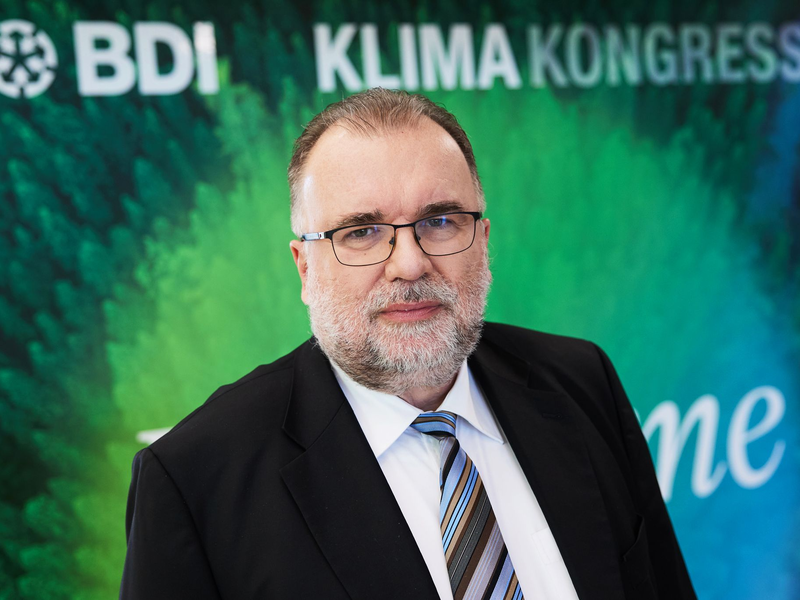 Fordert von der Politik mehr Spielraum für unternehmerische Entscheidungen - der Präsident des Bundesverbandes der Deutschen Industrie, Siegfried Russwurm. - Foto: Joerg Carstensen/dpa