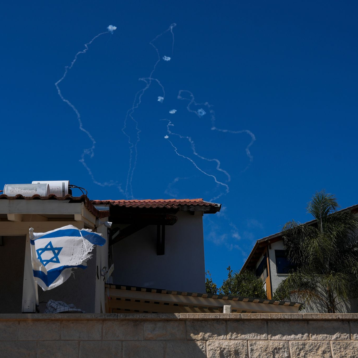 Im Norden Israels wurden vier Menschen durch Raketensplitter leicht verletzt. (Archivbild) - Foto: Baz Ratner/AP/dpa