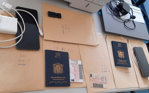 BPOL Rostock: Verdacht der gewerbs- und bandenmäßigen Einschleusung - Umfangreiche Beweismittel sichergestellt & Beschuldigte vernommen - Foto: presseportal.de