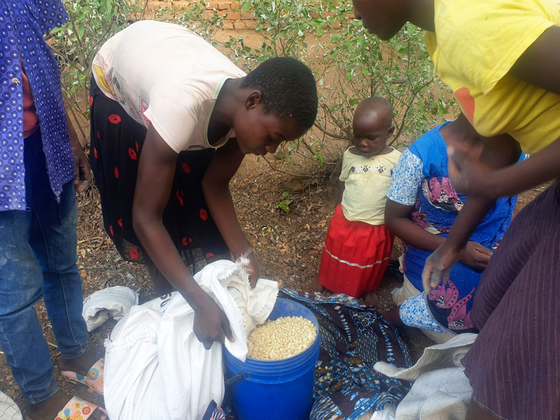 Millionen Menschen sind auf Nahrungsmittelhilfe angewiesen. (Archivbild) - Foto: Kenneth Jali/AP