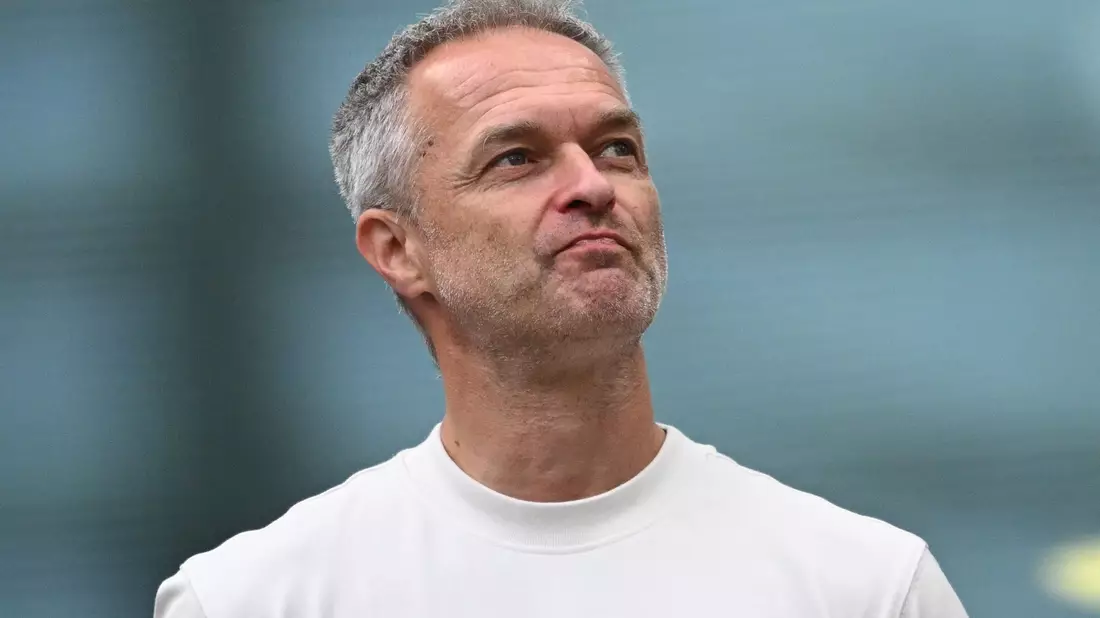 Christian Wück feiert im Wembley-Stadion gegen England sein Debüt als Trainer der deutschen Fußballerinnen. - Bild: Sebastian Christoph Gollnow/dpa