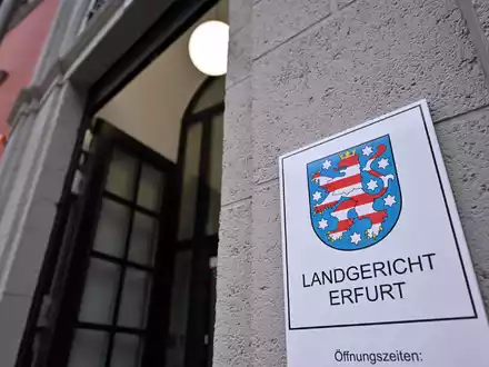 Am Landgericht Erfurt endete der Prozess gegen einen Mann, der ohne medizinische Ausbildung an Männern Kastrationen durchgeführt haben soll. (Archivbild) - Foto: Martin Schutt/dpa-Zentralbild/dpa