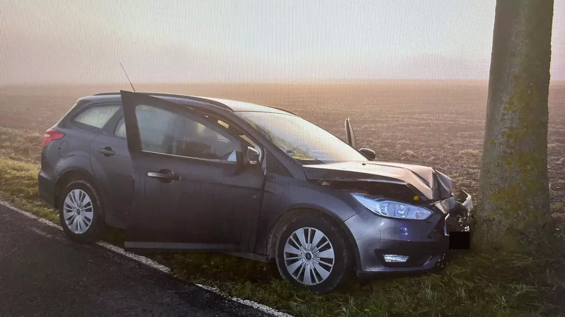 POL-HI: Schwerer Unfall fordert eine leichtverletzte Person - Bild: presseportal.de