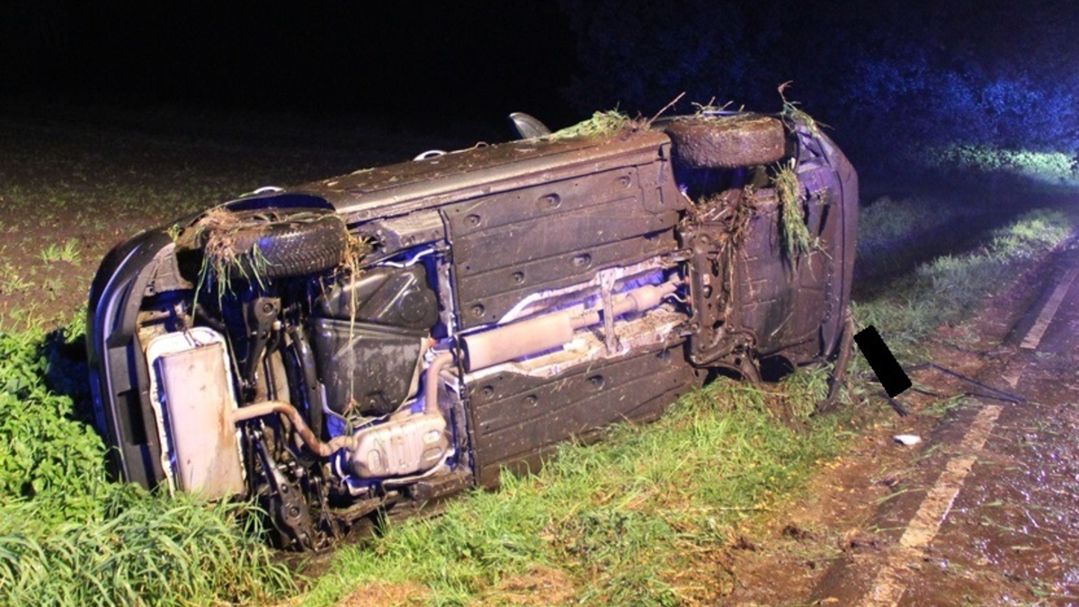 POL-MI: Pkw hebt ab und überschlägt sich - Foto: presseportal.de