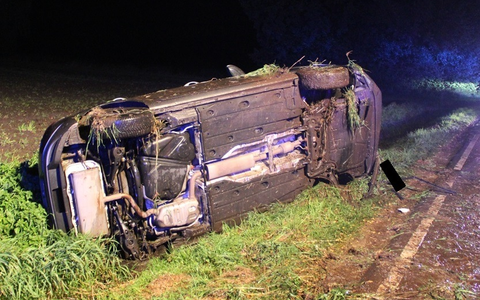 POL-MI: Pkw hebt ab und überschlägt sich - Foto: presseportal.de