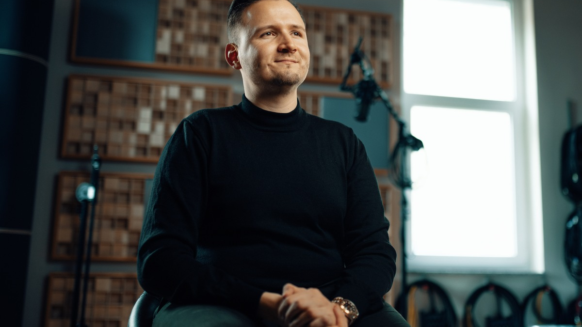 Hörbuch-Sprecher und KI: Patrick Khatrao verrät, ob das eine ernstzunehmende Bedrohung ist - Foto: presseportal.de