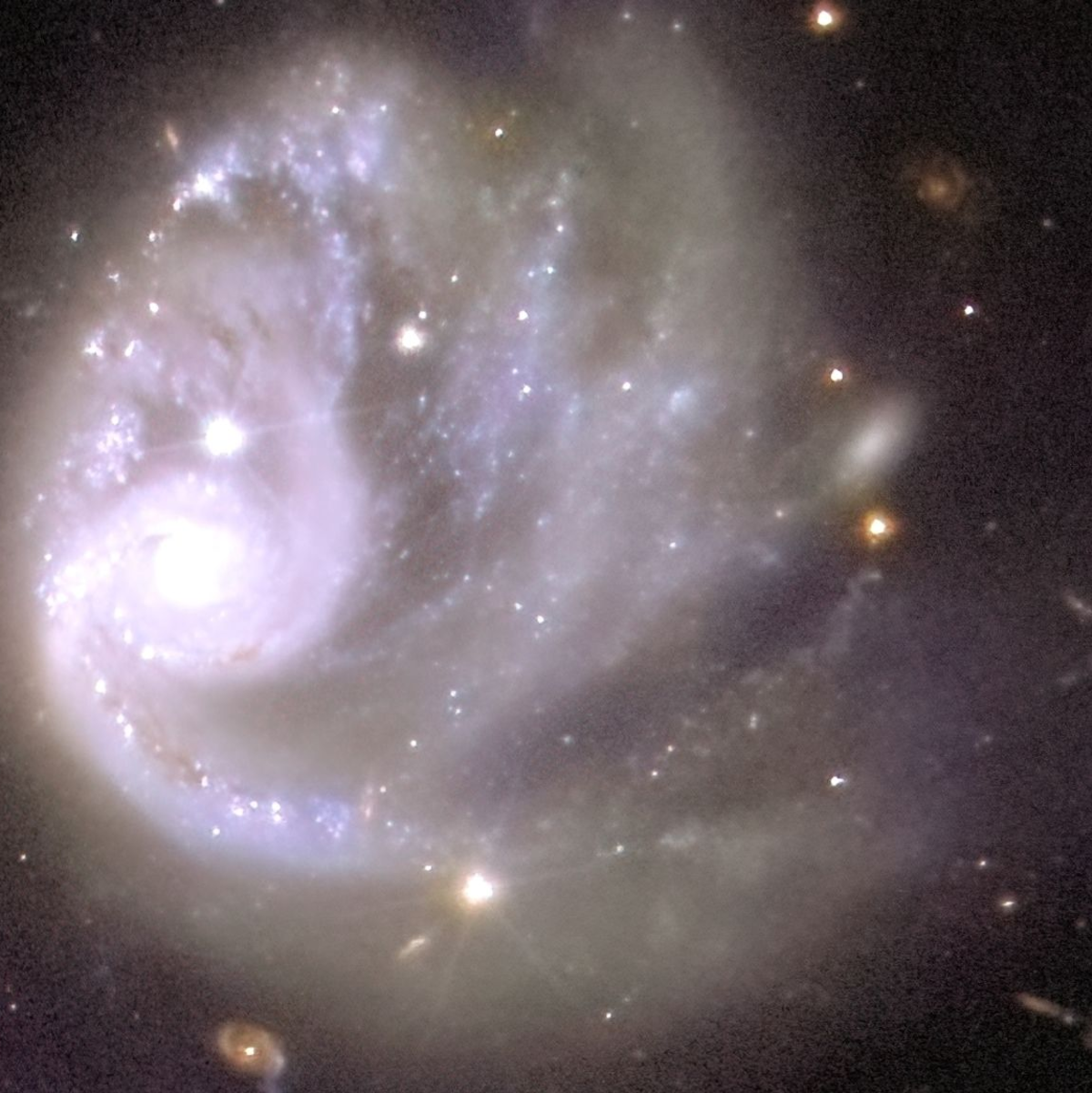 Das Weltraumteleskop «Euclid» zeigt auch einzelne Galaxien wie die Spiralgalaxie ESO 364-G036 in großem Detail.  - Foto: Esa/Euclid Consortium/dpa