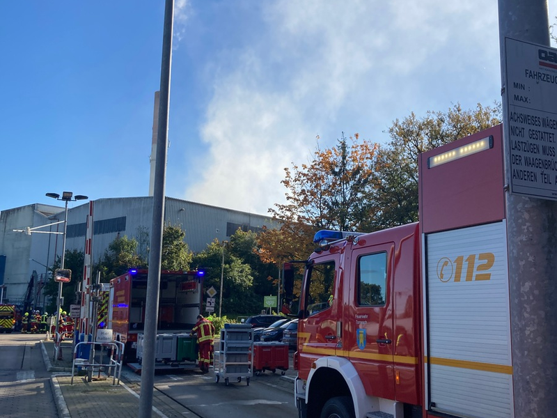 FW-PI: Feuer in Müllentsorgungsbetrieb löst langwierigen Einsatz der Feuerwehr aus - Foto: presseportal.de