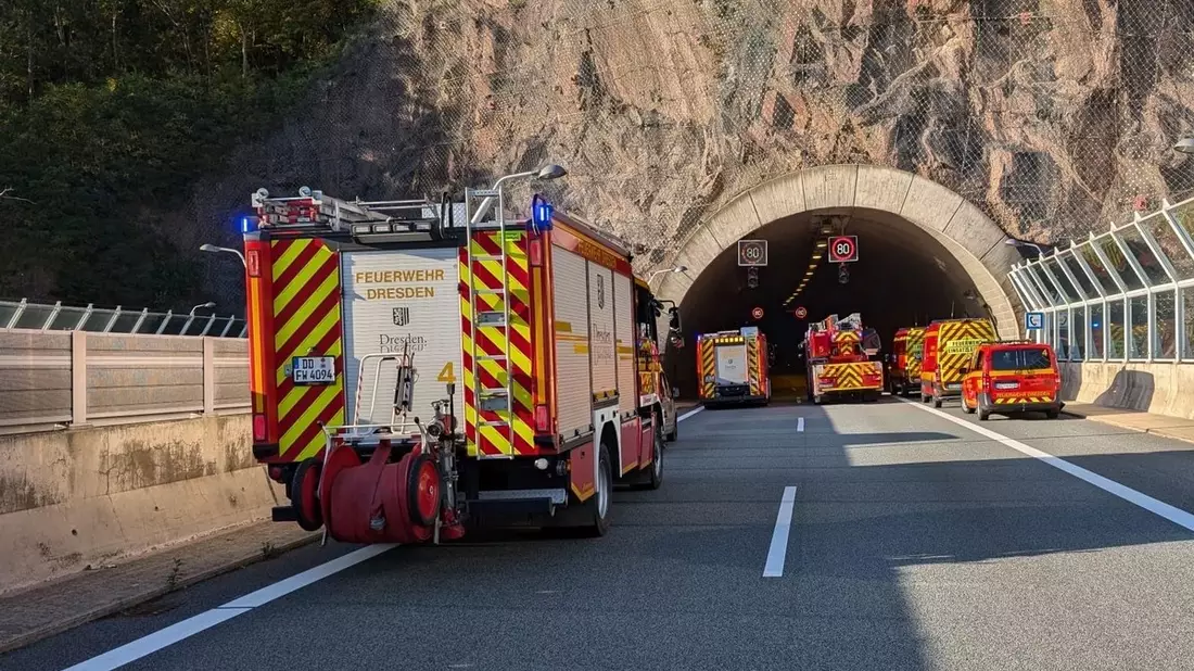 FW Dresden: Feuerwehreinsätze auf den Autobahnen A4 und A17 - Bild: presseportal.de