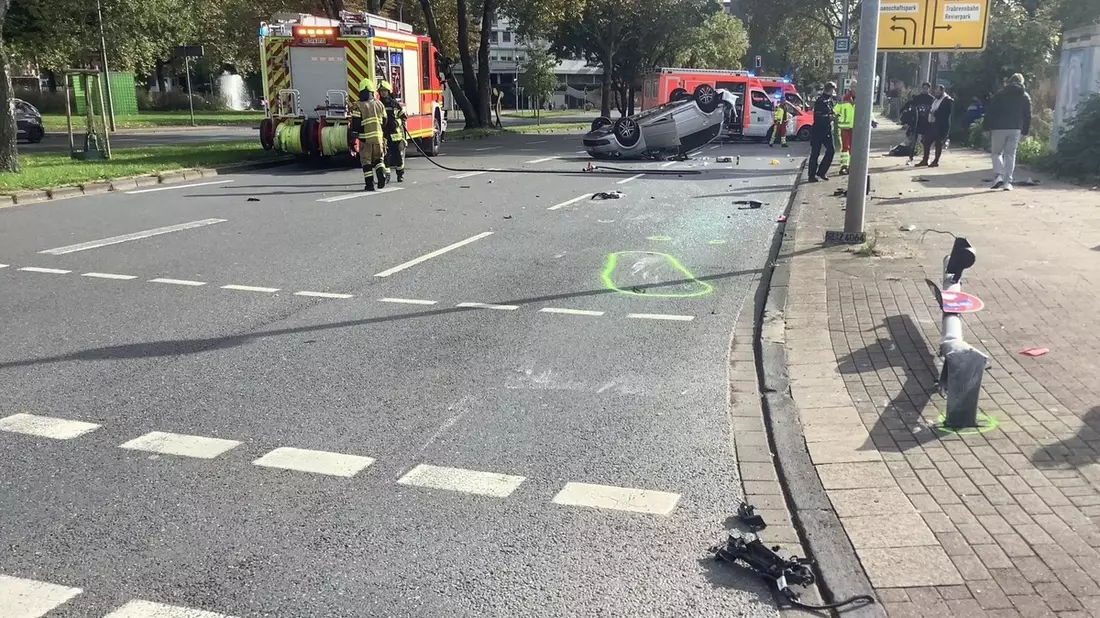 FW-GE: Verkehrsunfall in Gelsenkirchen Schalke mit mehreren verletzten Personen - Bild: presseportal.de