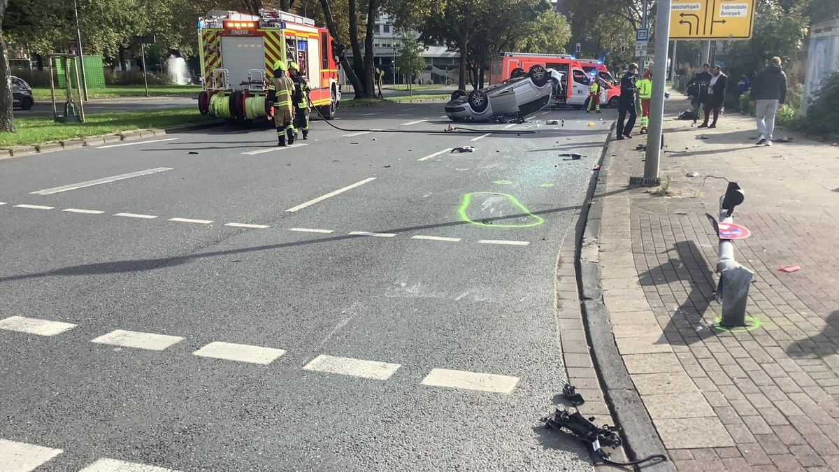 FW-GE: Verkehrsunfall in Gelsenkirchen Schalke mit mehreren verletzten Personen - Foto: presseportal.de