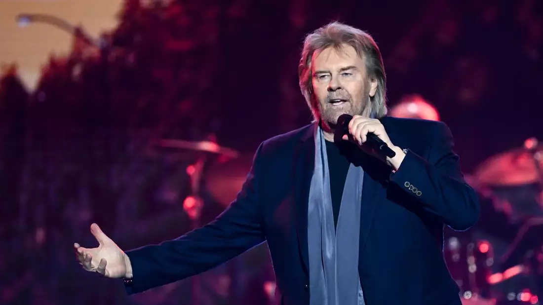 Mit 80 soll Schluss sein - Schlagerstar Howard Carpendale will 2026 zum letzten Mal auf Tournee gehen. Archivbild - Bild: Britta Pedersen/dpa