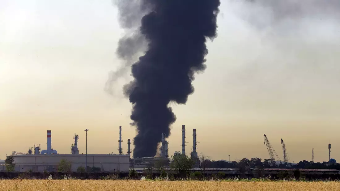 Geopolitische Spannungen können aus Sicht der Internationalen Energieagentur die Versorgungssicherheit gefährden. (Archivbild). - Bild: Ebrahim Noroozi/AP/dpa