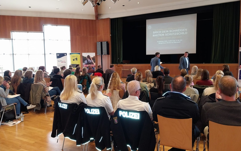 POL-DA: Höchst: Infoveranstaltung #AKTION SCHUTZSCHILD - Schutz von Kindern und Jugendlichen vor sexuellem Missbrauch und sexualisierter Gewalt - Foto: presseportal.de