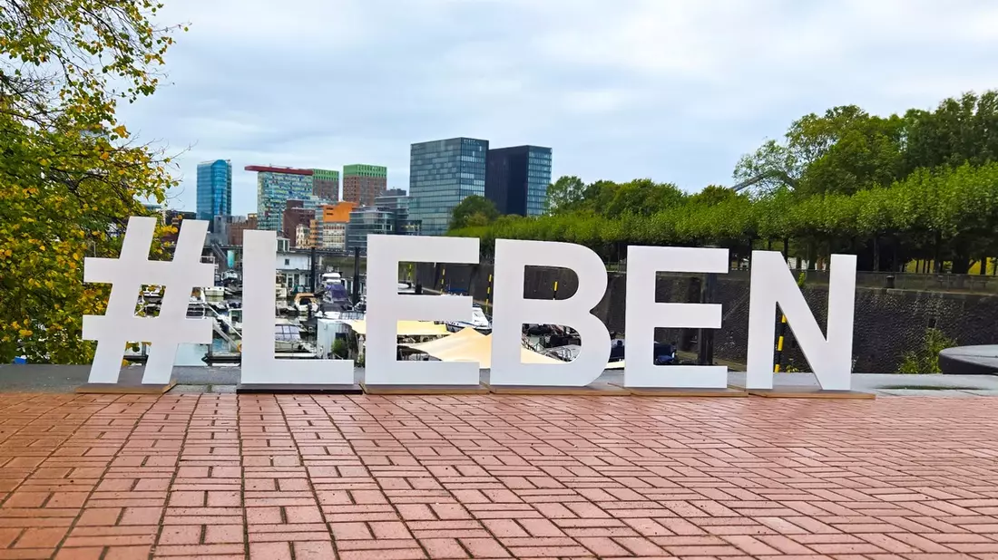 POL-D: #LEBEN - Polizei Düsseldorf beteiligt sich an landesweiter Kampagne - Ziel: Weniger Getötete und Schwerverletzte durch Verkehrsunfälle - Bild: presseportal.de