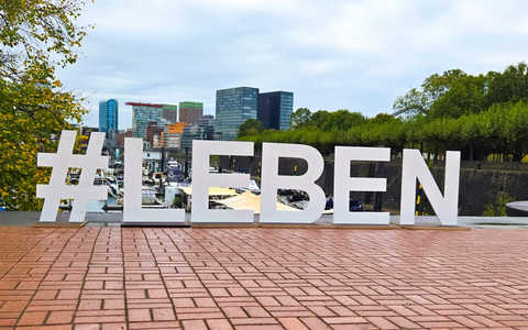 POL-D: #LEBEN - Polizei DĂŒsseldorf beteiligt sich an landesweiter Kampagne - Ziel: Weniger Getötete und Schwerverletzte durch VerkehrsunfĂ€lle - Foto: presseportal.de POL-D: #LEBEN - Polizei DĂŒsseldorf beteiligt sich an landesweiter Kampagne - Ziel: Weniger Getötete und Schwerverletzte durch VerkehrsunfĂ€lle - Foto: presseportal.de