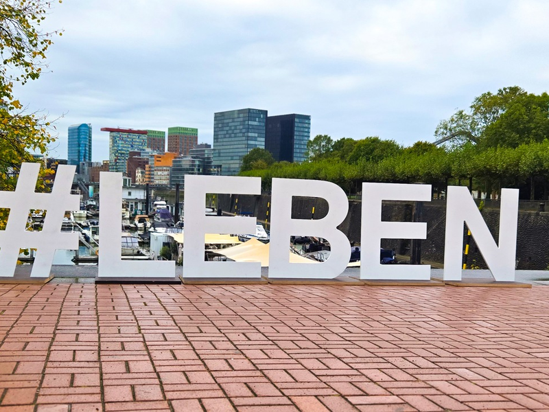 POL-D: #LEBEN - Polizei DĂŒsseldorf beteiligt sich an landesweiter Kampagne - Ziel: Weniger Getötete und Schwerverletzte durch VerkehrsunfĂ€lle - Foto: presseportal.de