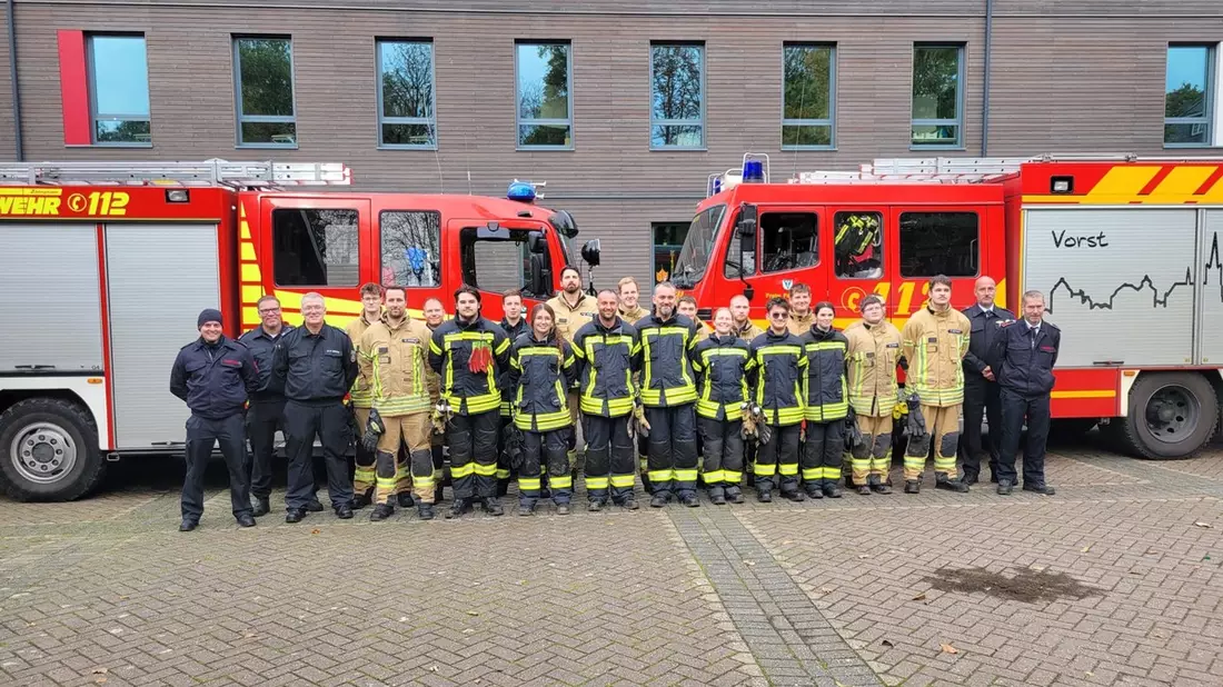 FW Kempen: Erfolgreiche Truppmannausbildung für die Feuerwehren Tönisvorst und Kempen - Bild: presseportal.de
