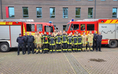 FW Kempen: Erfolgreiche Truppmannausbildung für die Feuerwehren Tönisvorst und Kempen - Foto: presseportal.de