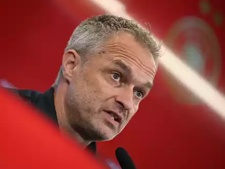 Der neue Bundestrainer der Fußballerinnen wird sein Debüt im legendären Wembley-Stadion feiern. - Foto: Arne Dedert/dpa