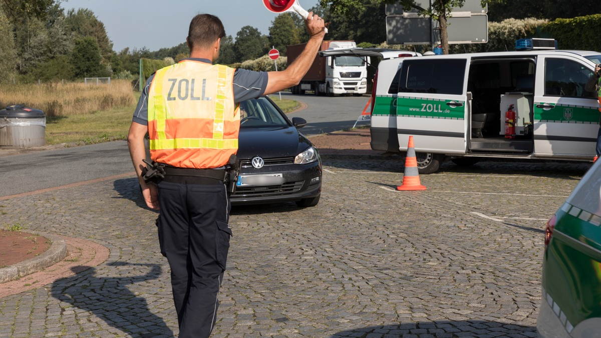 HZA-OS: Osnabrücker Zoll stellt 345 Liter Substitute von Tabakwaren sicher; Steuerschaden in Höhe von 69.000 Euro - Foto: presseportal.de