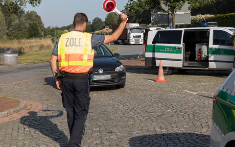 HZA-OS: Osnabrücker Zoll stellt 345 Liter Substitute von Tabakwaren sicher; Steuerschaden in Höhe von 69.000 Euro - Foto: presseportal.de